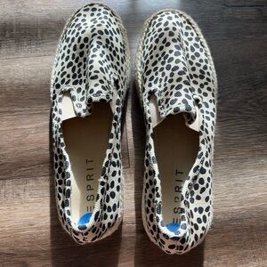 Esprit Black and Cream Shoe